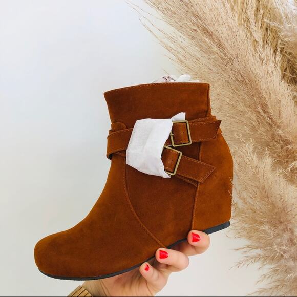 NEW DIBA TRUE Katch Cognac Brown Suede Buckle Zip Ankle Booties Boots 6 Shoes - Picture 1 of 7
